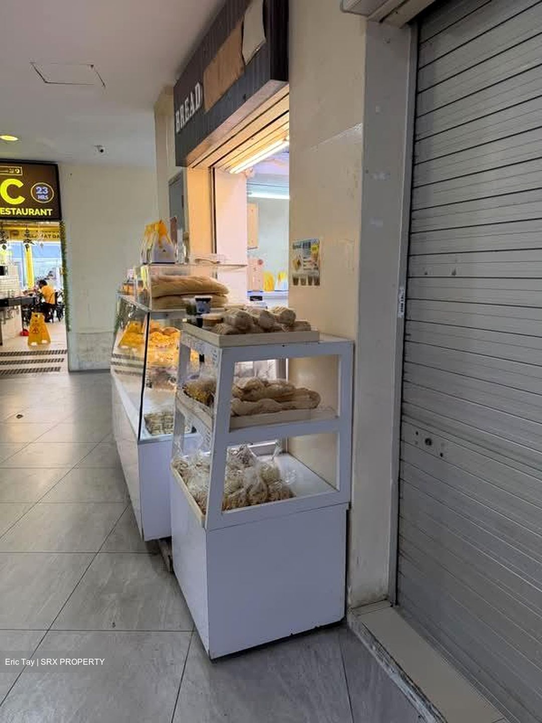 Elias Mall (D18), Retail #567735311